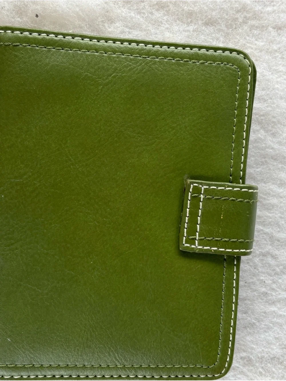 Franklin Covey Olive Green Leather Wallet with Brass Turn-Lock Accent - Picture 3 of 5